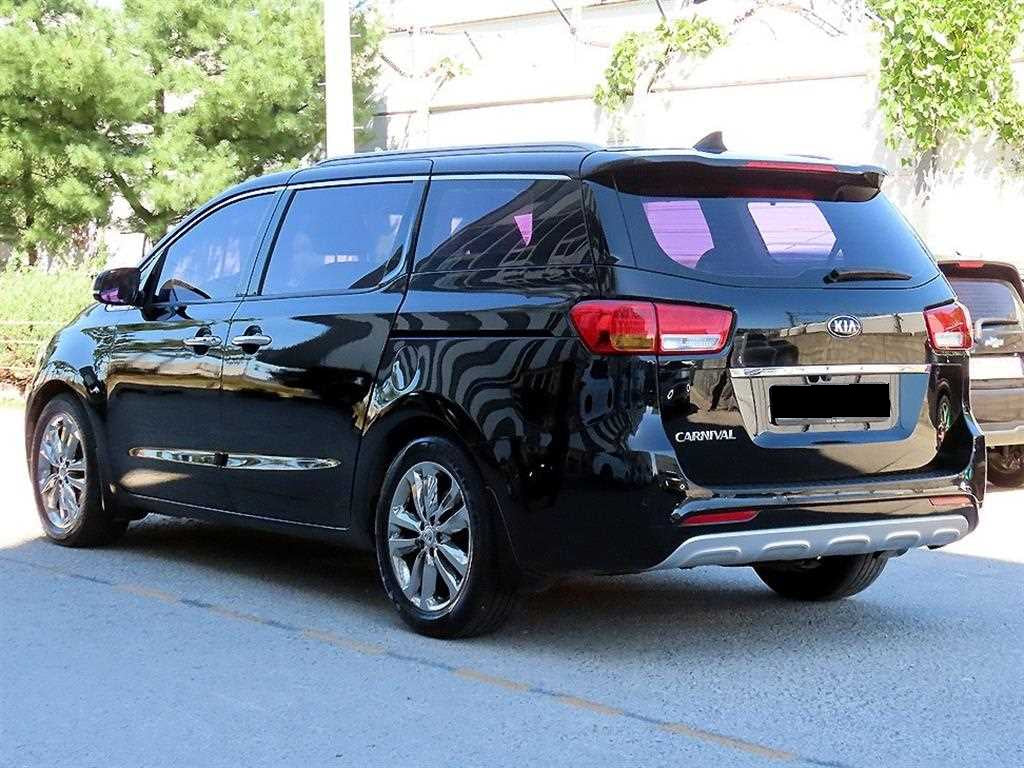 Kia Carnival — photo 03
