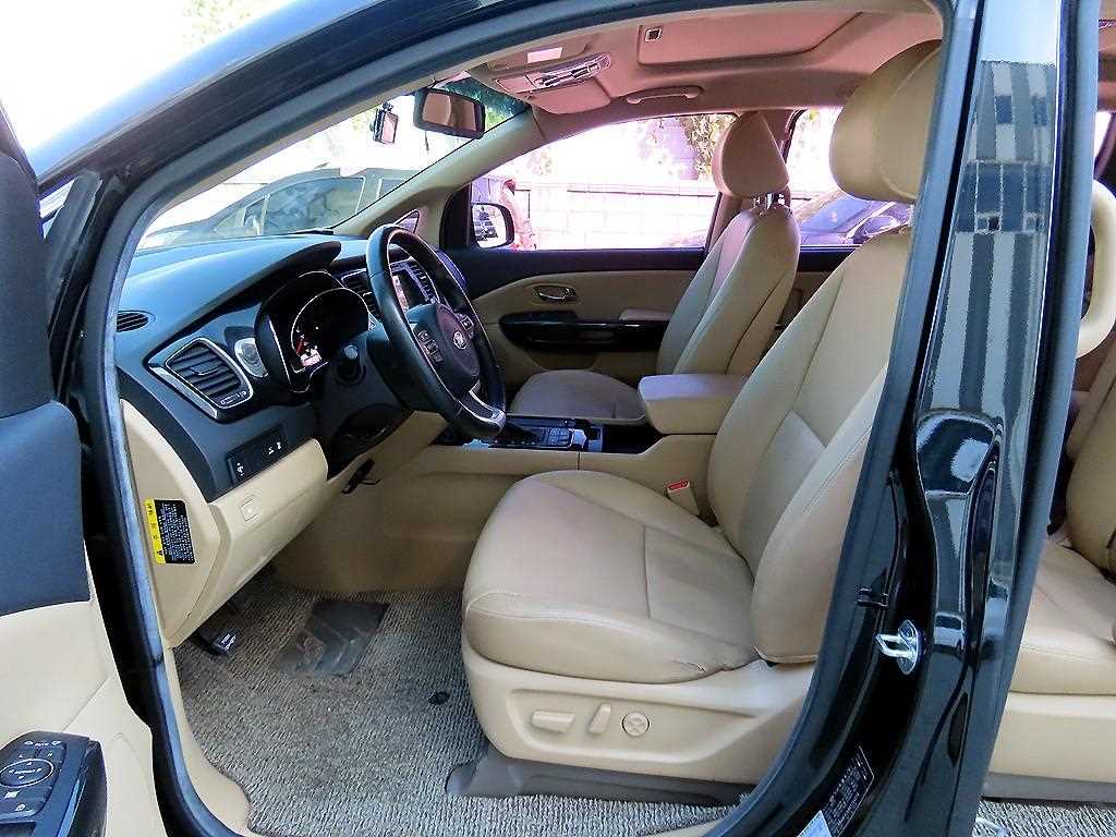 Kia Carnival — photo 05