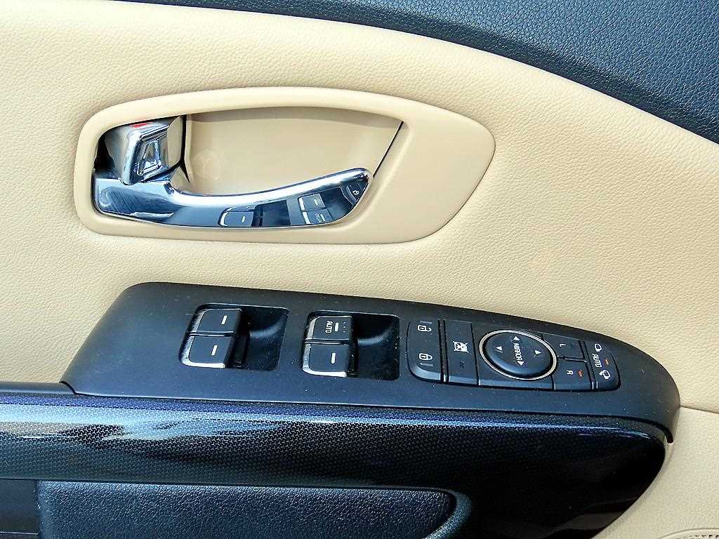 Kia Carnival — photo 12