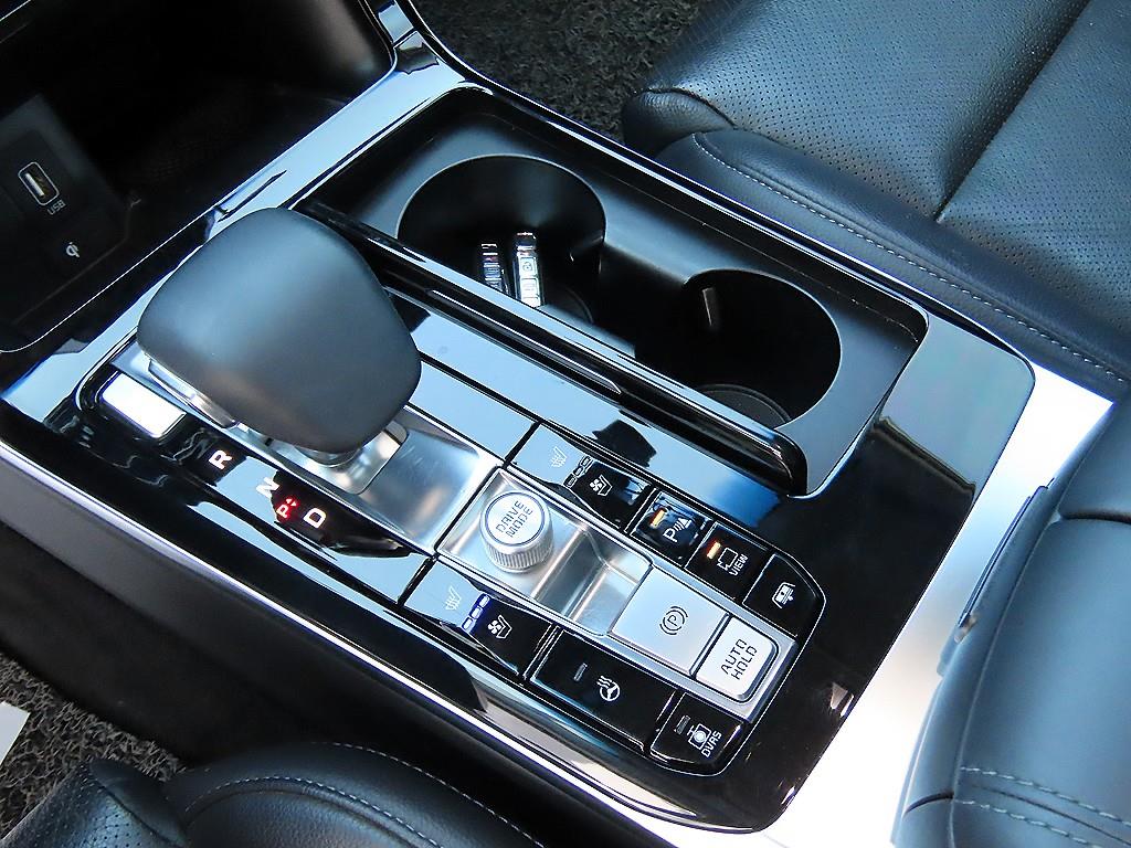 Kia K7 — photo 11