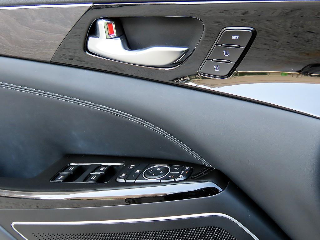 Kia K7 — photo 12