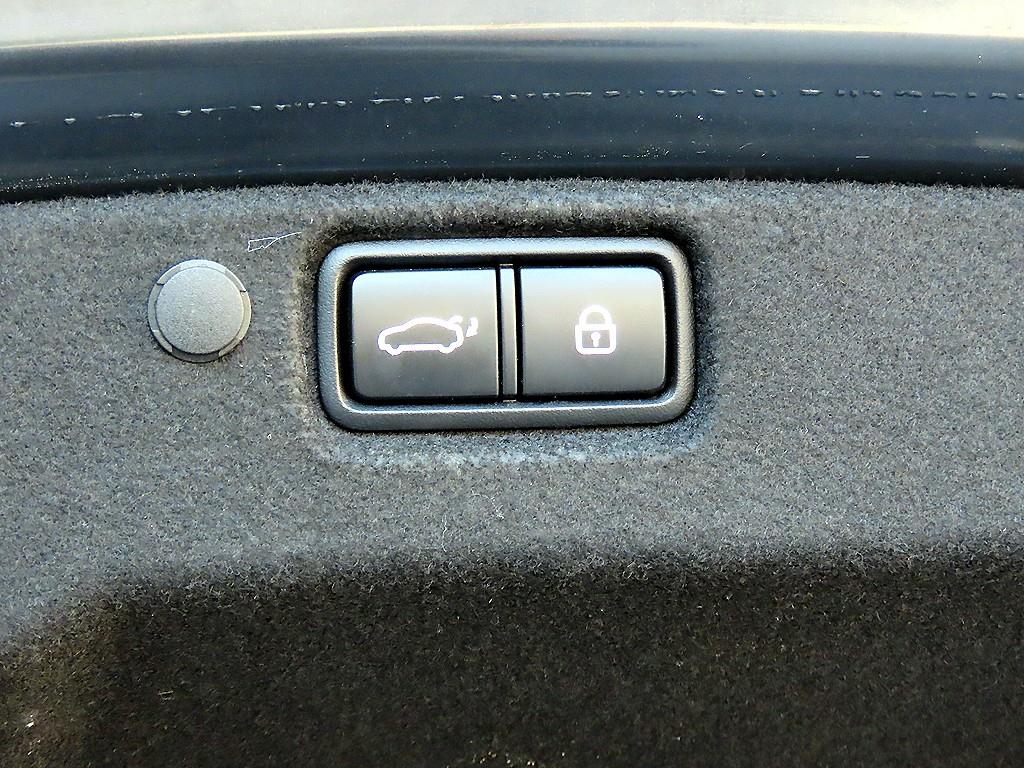 Kia K7 — photo 16