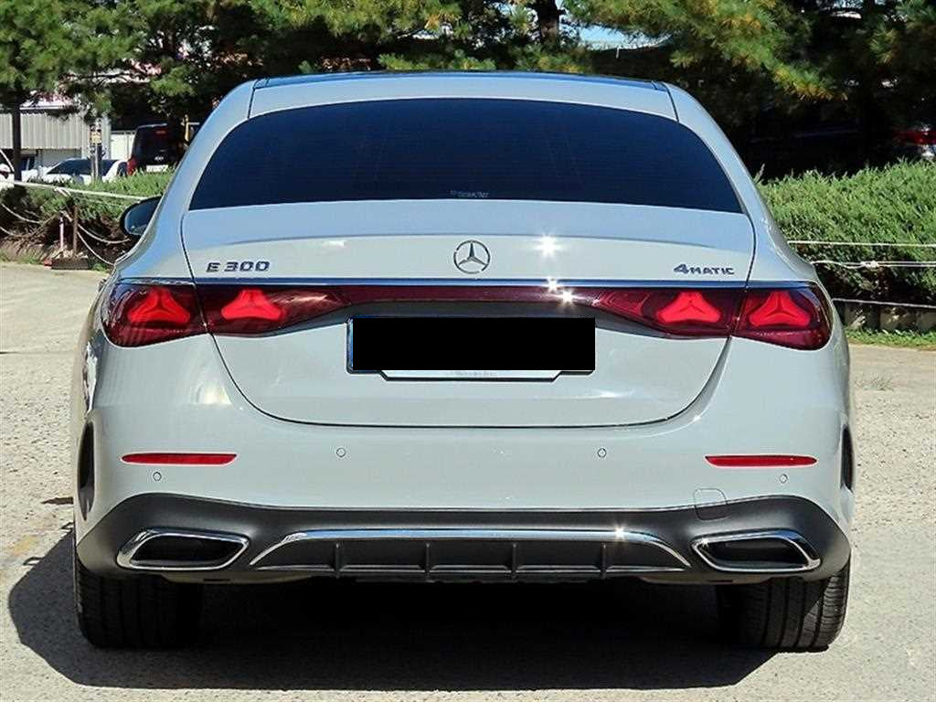 Mercedes-Benz E-Class — photo 04