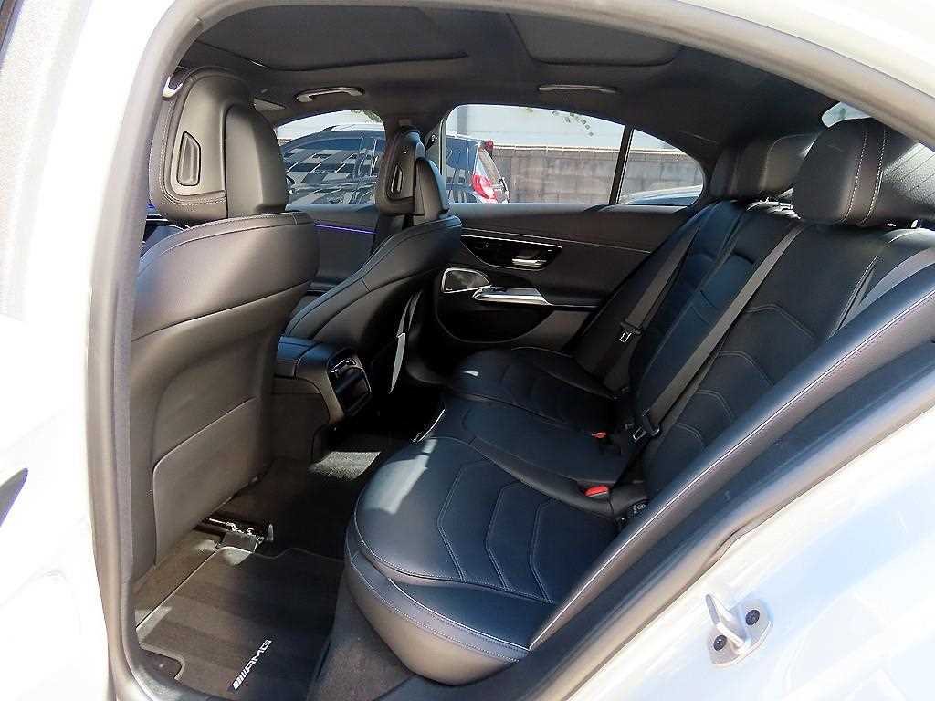Mercedes-Benz E-Class — photo 06
