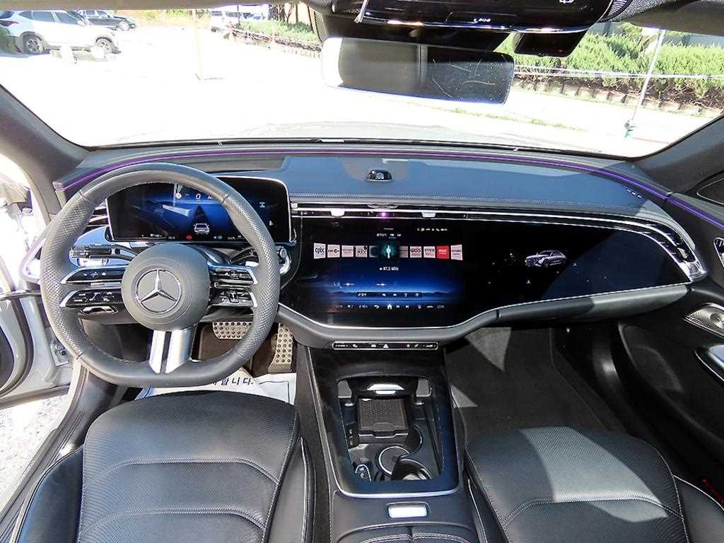 Mercedes-Benz E-Class — photo 07