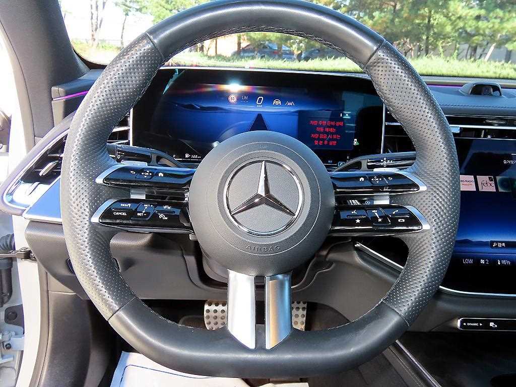 Mercedes-Benz E-Class — photo 08