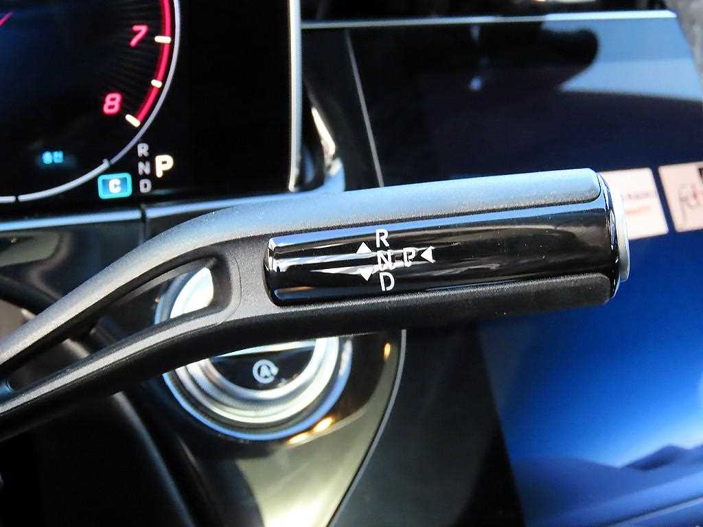 Mercedes-Benz E-Class — photo 11