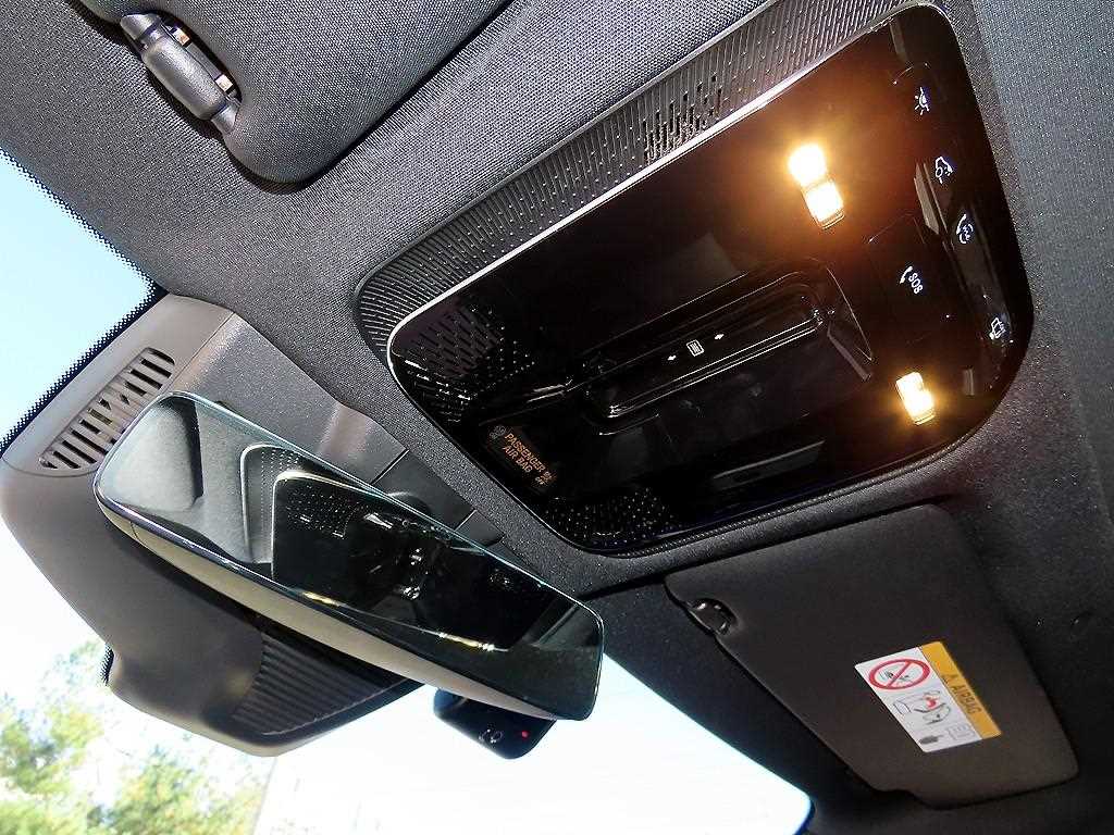 Mercedes-Benz E-Class — photo 14