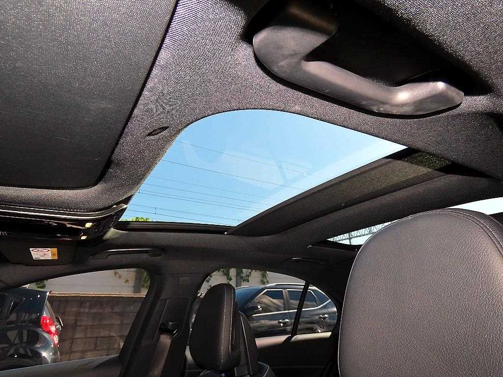 Mercedes-Benz E-Class — photo 17