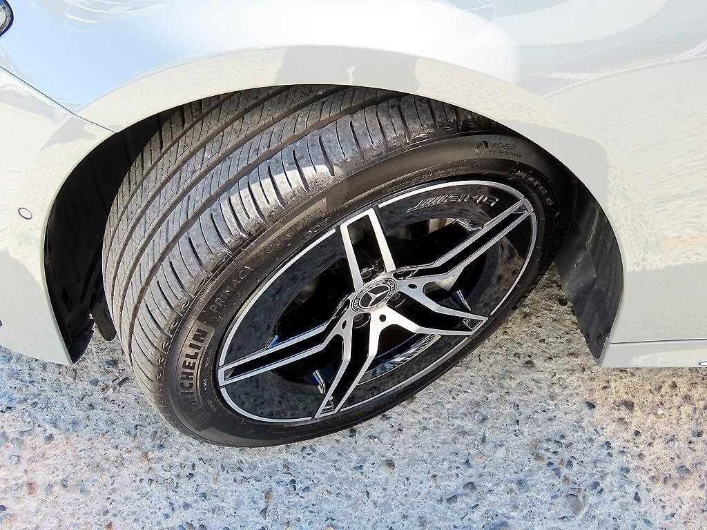 Mercedes-Benz E-Class — photo 20