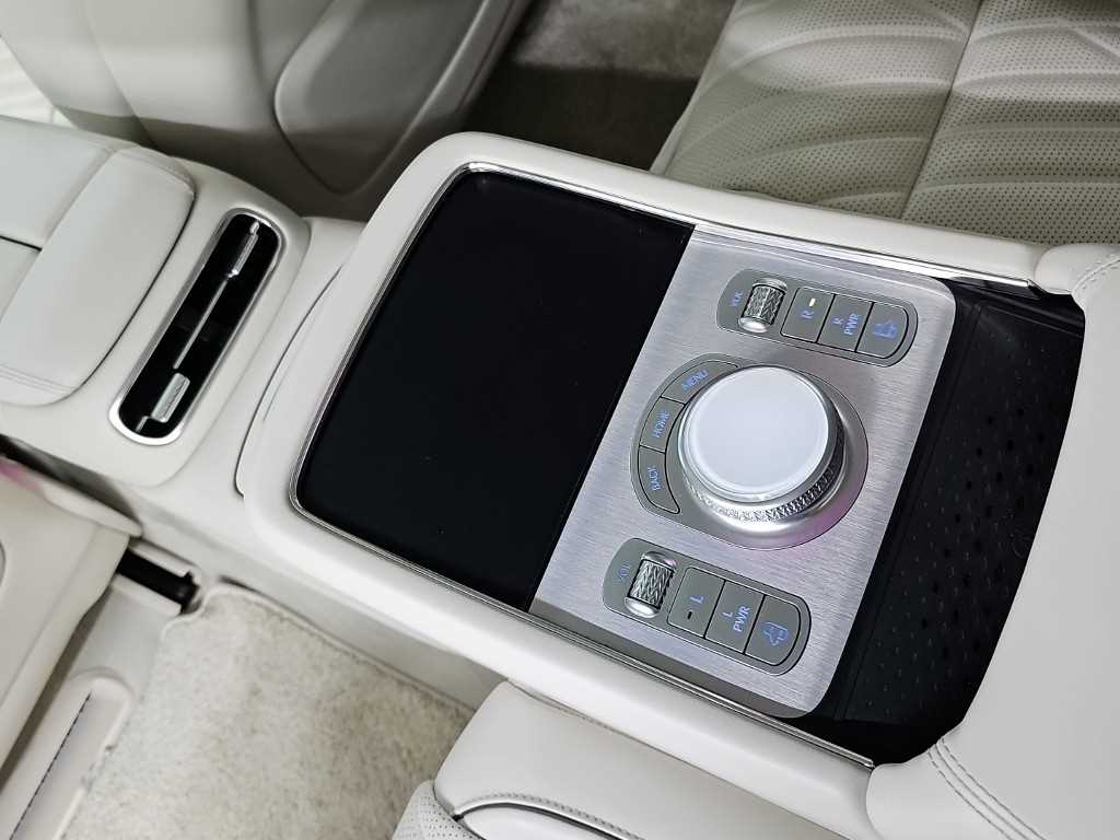 Genesis G90 — photo 13