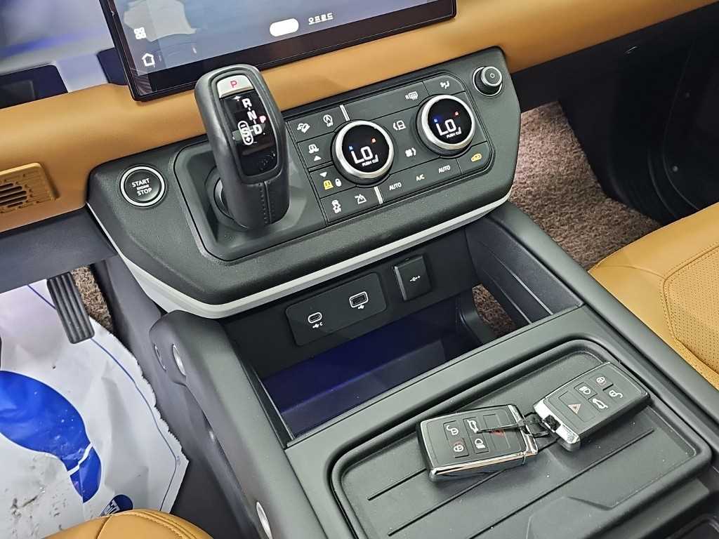 Land Rover Defender — photo 08