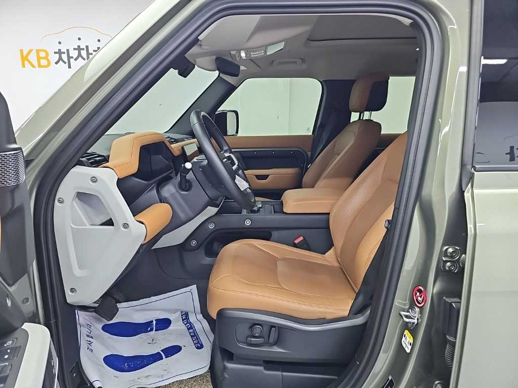 Land Rover Defender — photo 11