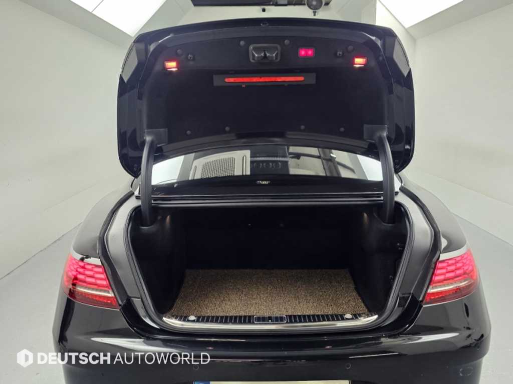 Mercedes-Benz S-Class — photo 19