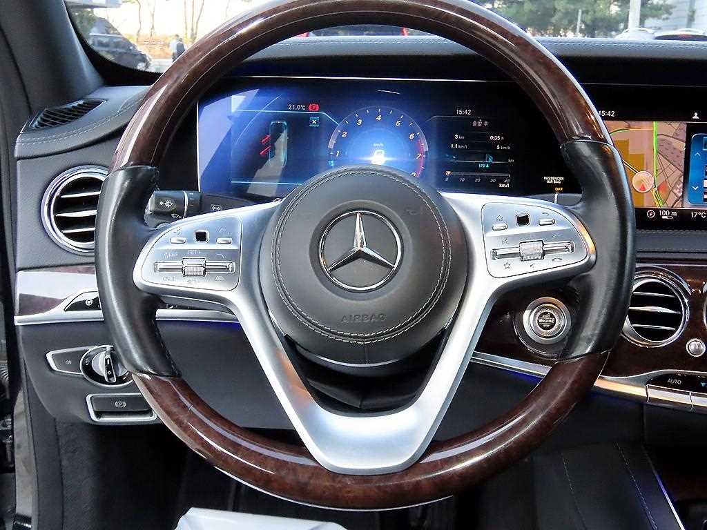 Mercedes-Benz S-Class — photo 08