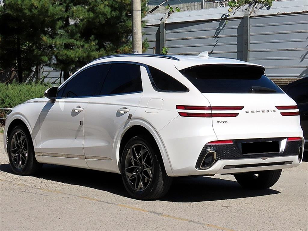 Genesis GV70 — photo 03