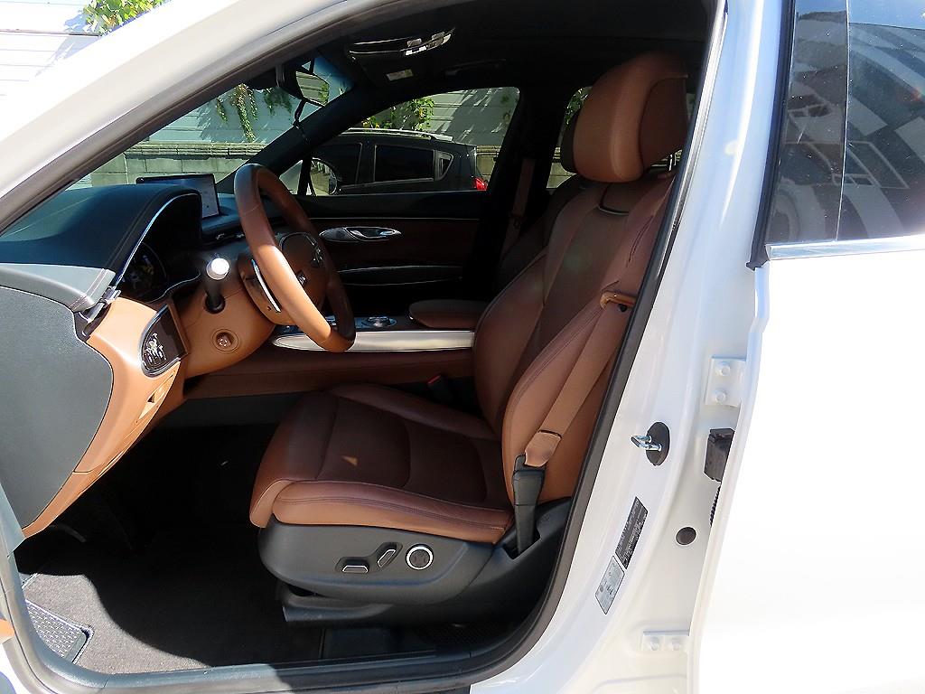 Genesis GV70 — photo 05