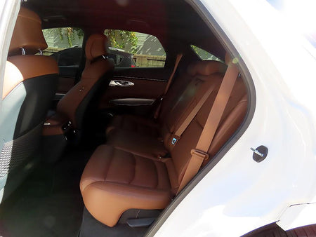 Genesis GV70 — photo 06