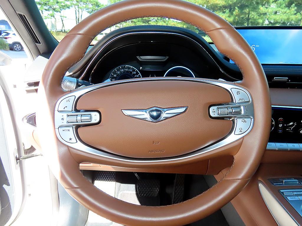 Genesis GV70 — photo 08