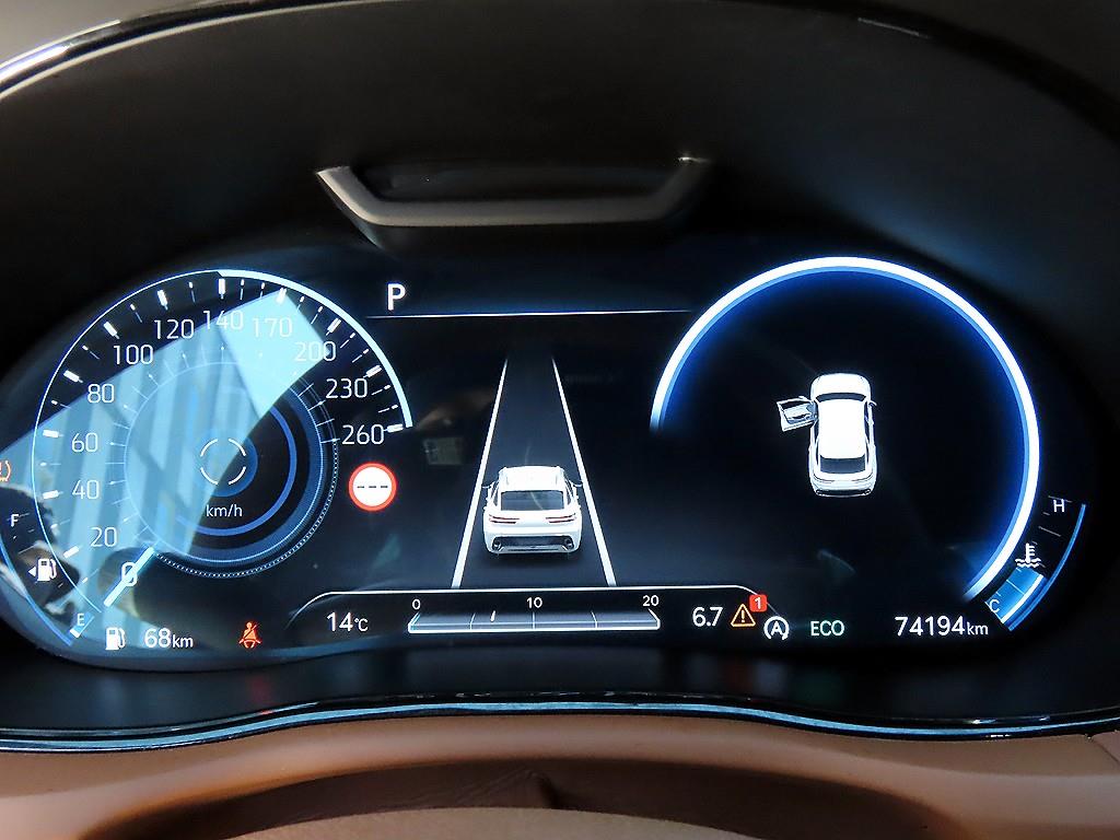 Genesis GV70 — photo 09