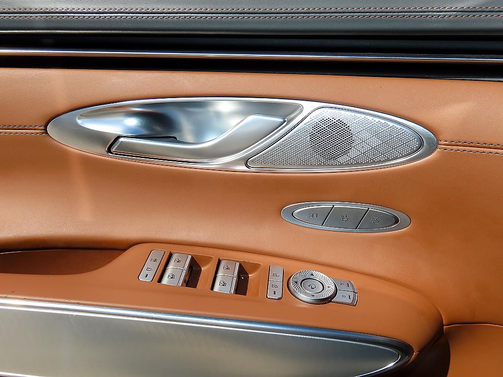 Genesis GV70 — photo 11