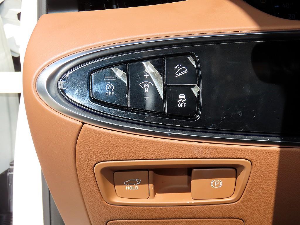 Genesis GV70 — photo 12