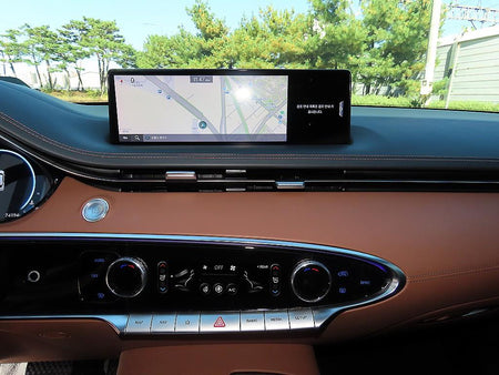 Genesis GV70 — photo 13