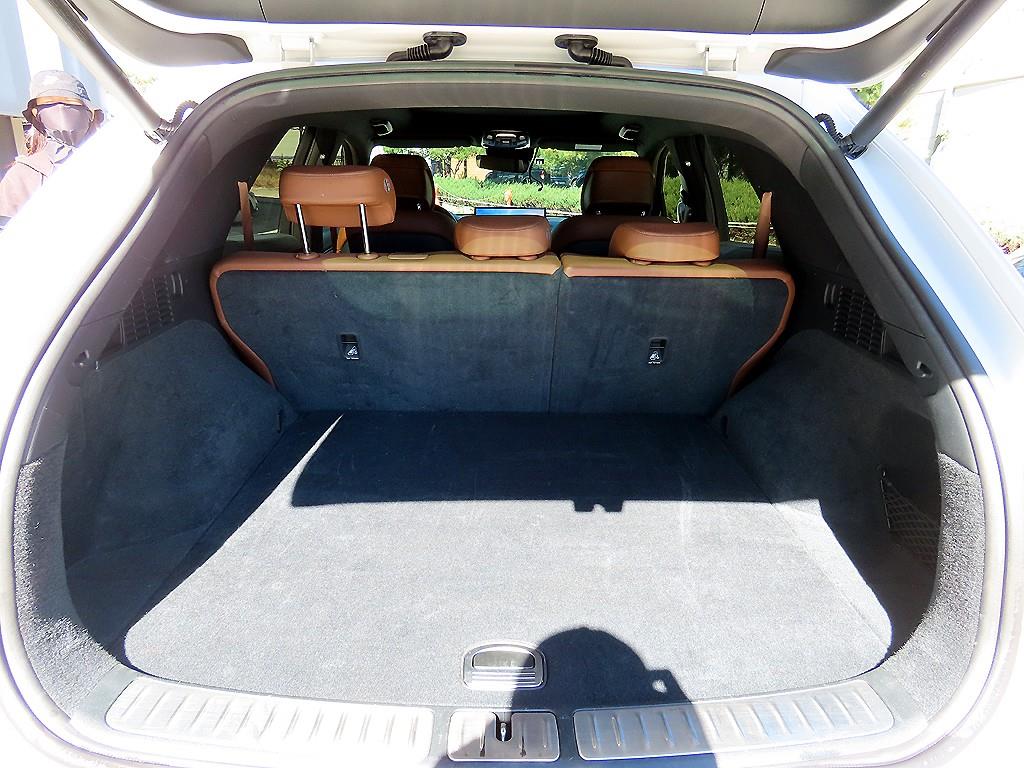 Genesis GV70 — photo 17