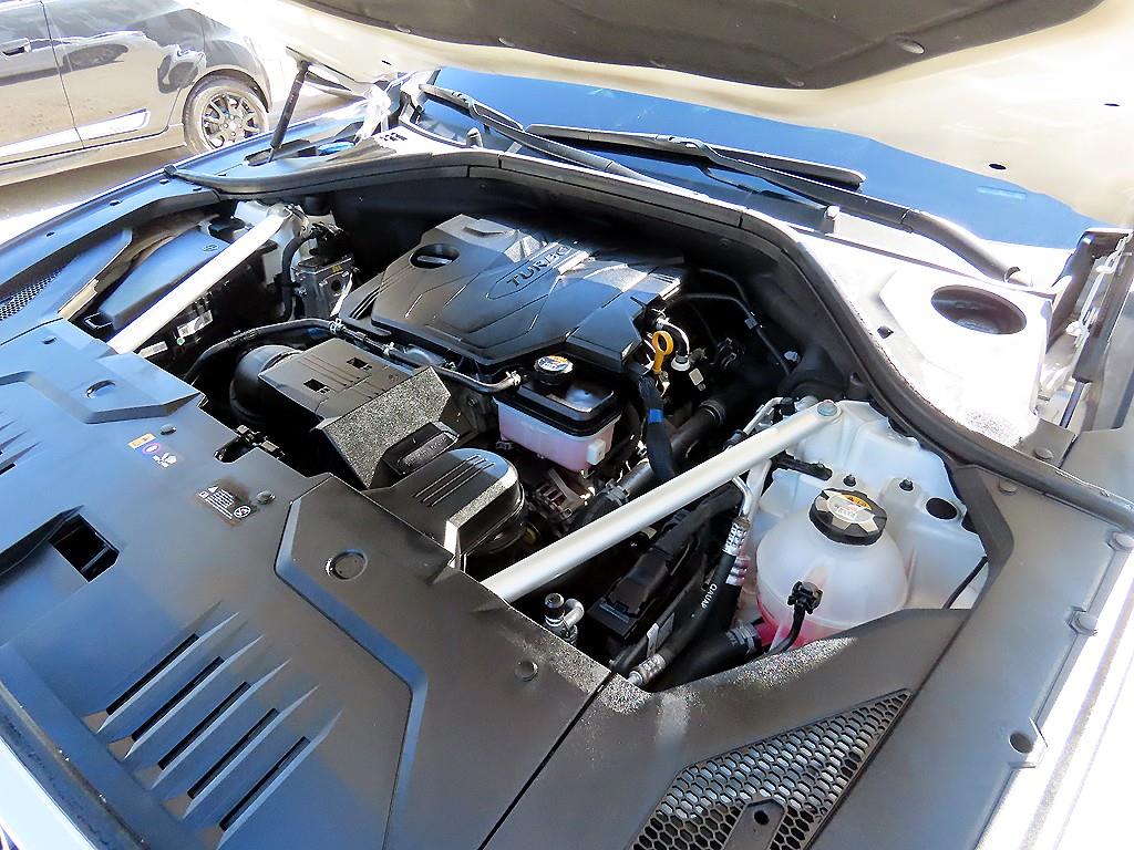 Genesis GV70 — photo 19