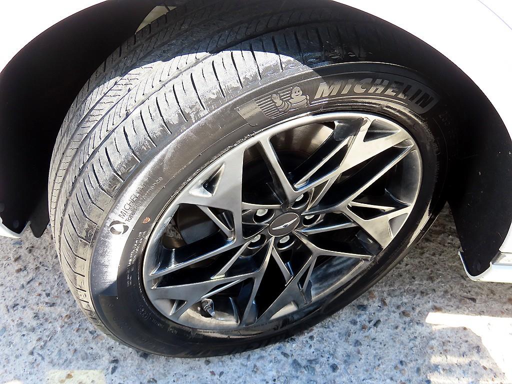 Genesis GV70 — photo 20
