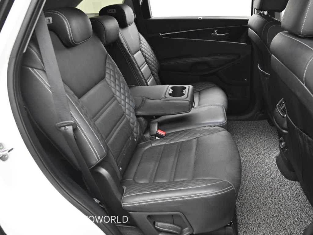Kia Sorento — photo 12
