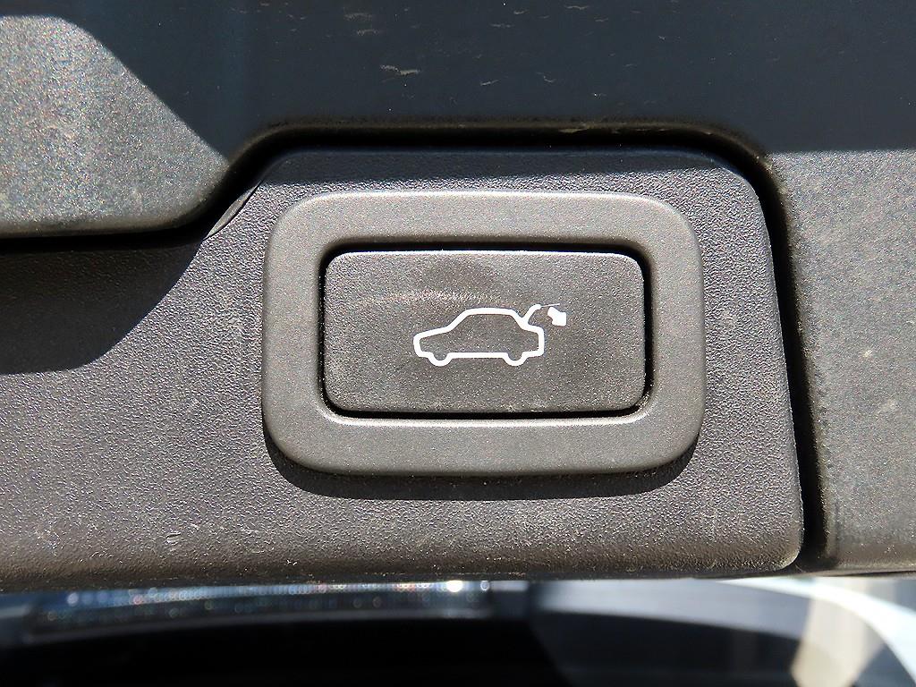 Land Rover Range Rover Evoque — photo 16