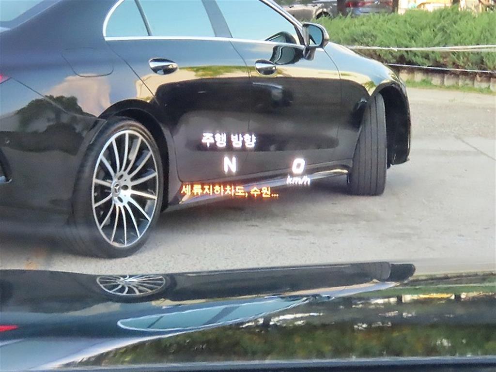 Mercedes-Benz S-Class — photo 10