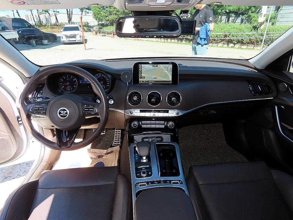 Kia Stinger — photo 07