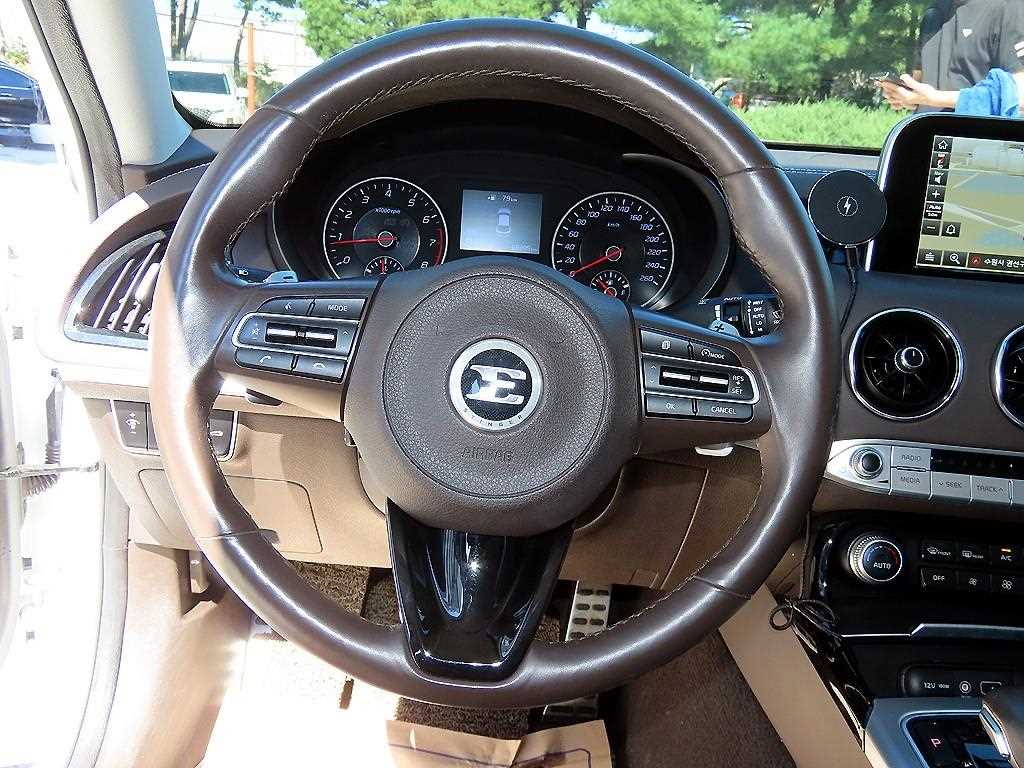 Kia Stinger — photo 08