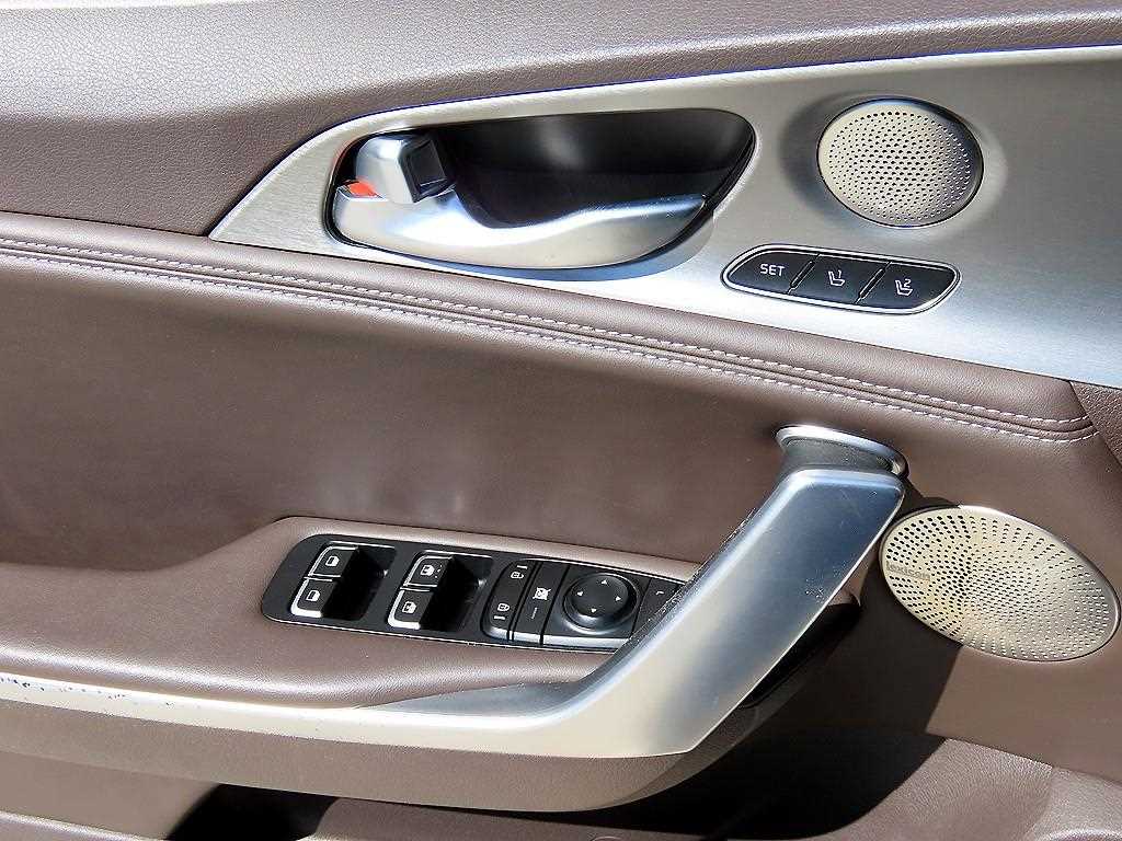 Kia Stinger — photo 12