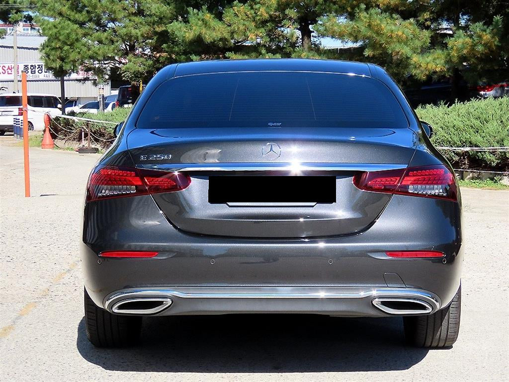 Mercedes-Benz E-Class — photo 04