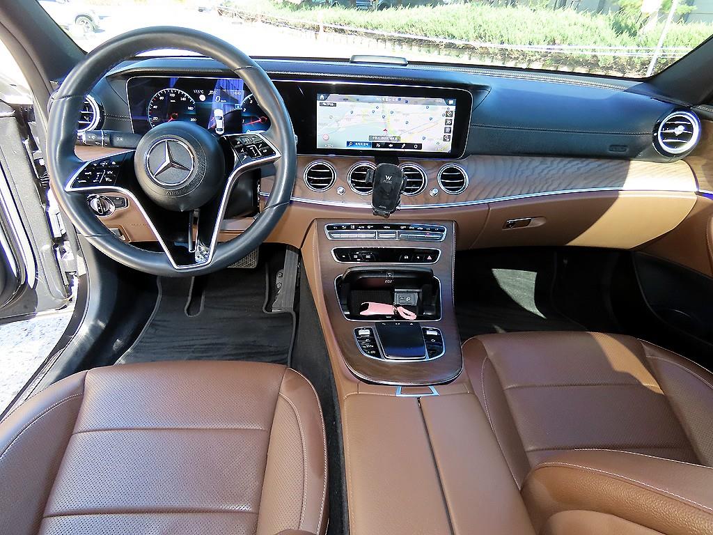 Mercedes-Benz E-Class — photo 07