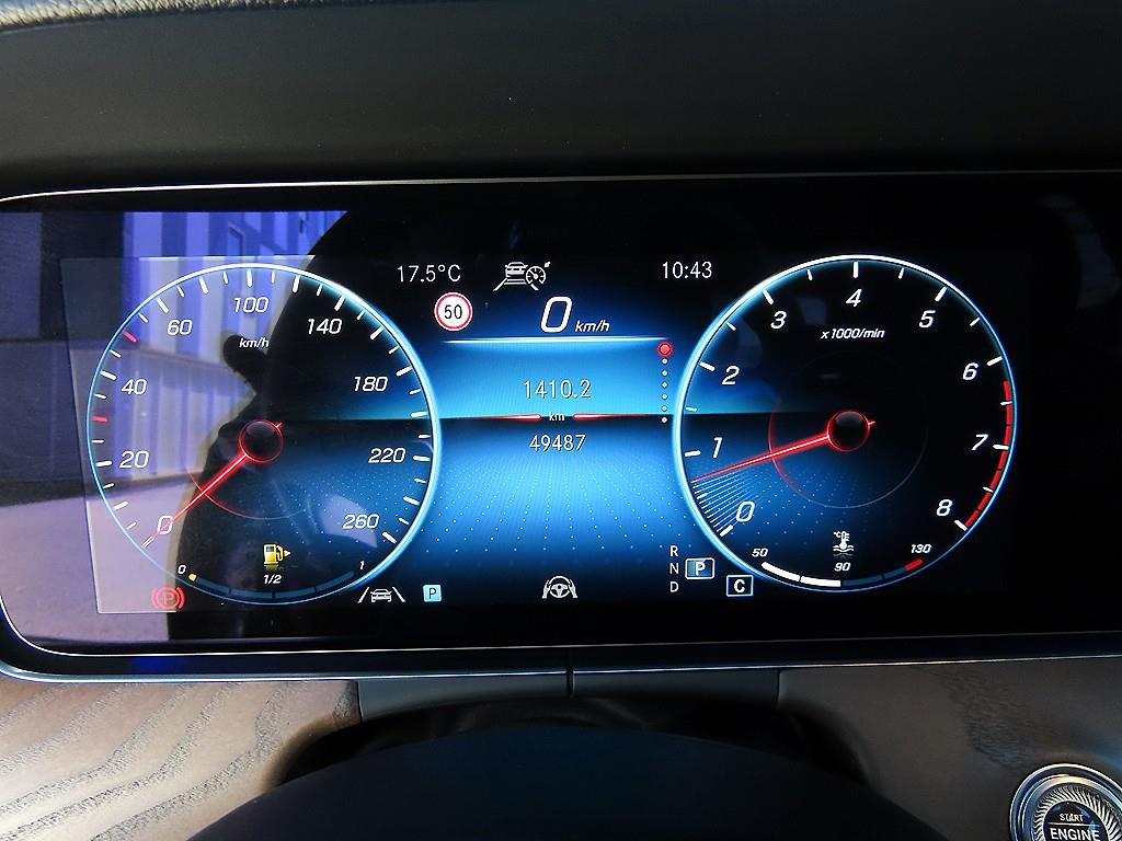 Mercedes-Benz E-Class — photo 09