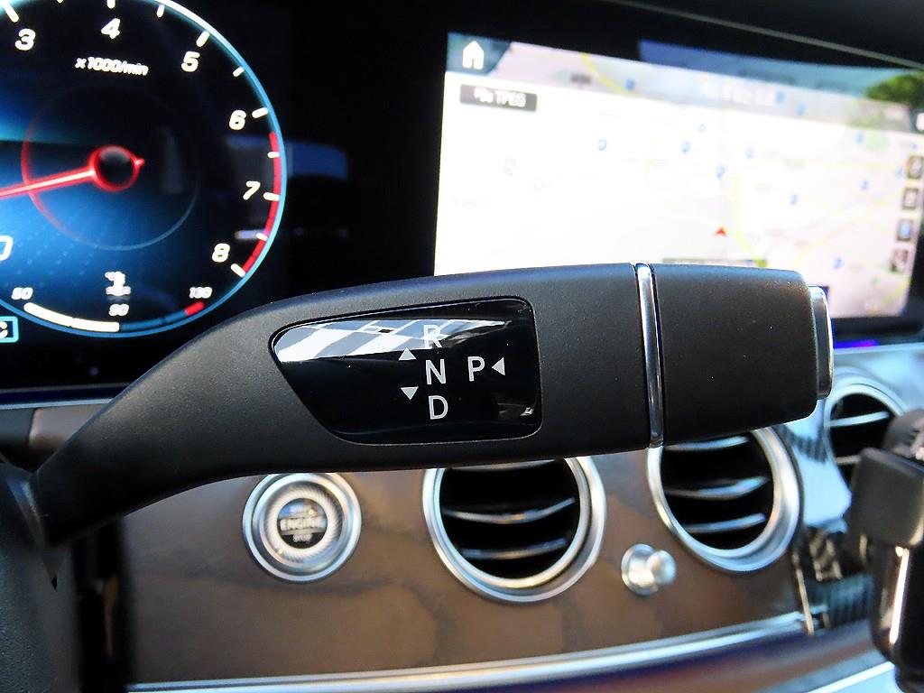 Mercedes-Benz E-Class — photo 11