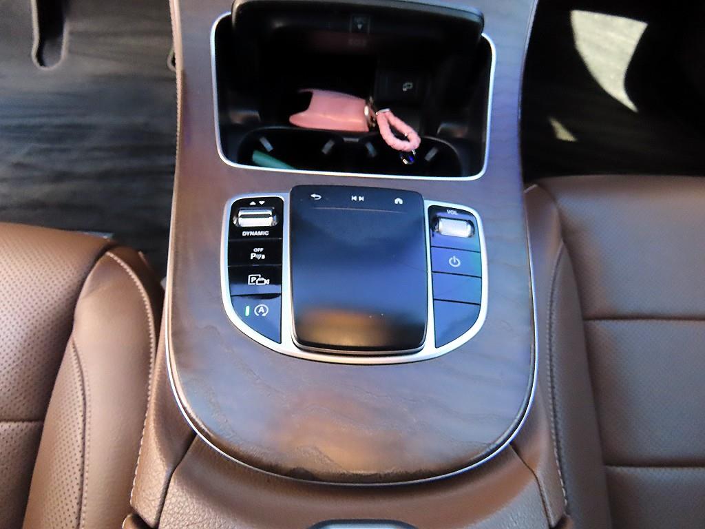 Mercedes-Benz E-Class — photo 12