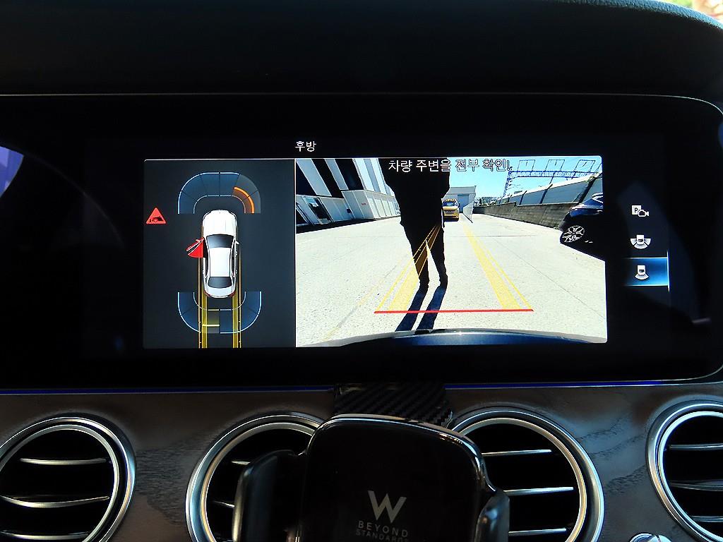 Mercedes-Benz E-Class — photo 15