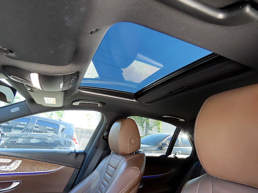 Mercedes-Benz E-Class — photo 17
