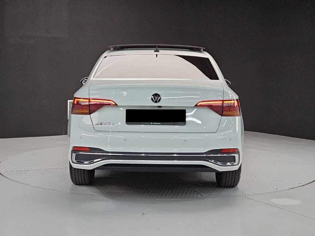 Volkswagen Jetta — photo 03