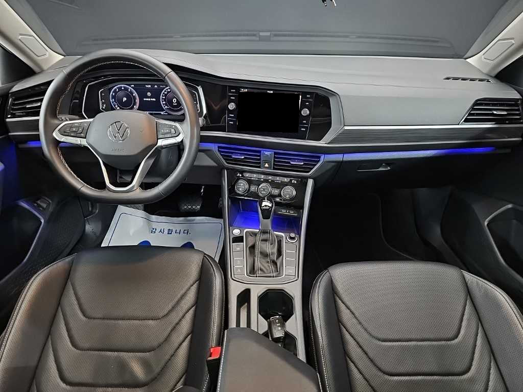Volkswagen Jetta — photo 07