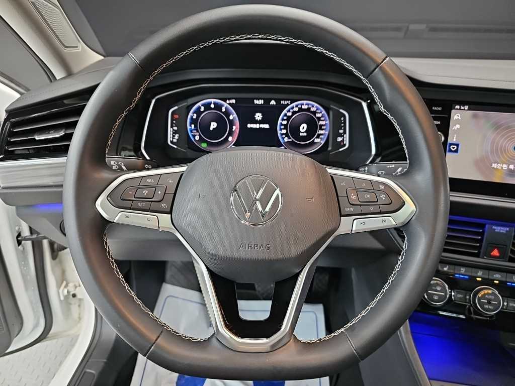 Volkswagen Jetta — photo 09