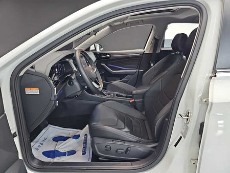 Volkswagen Jetta — photo 11