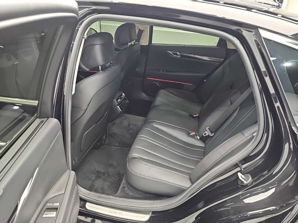Genesis G80 — photo 12