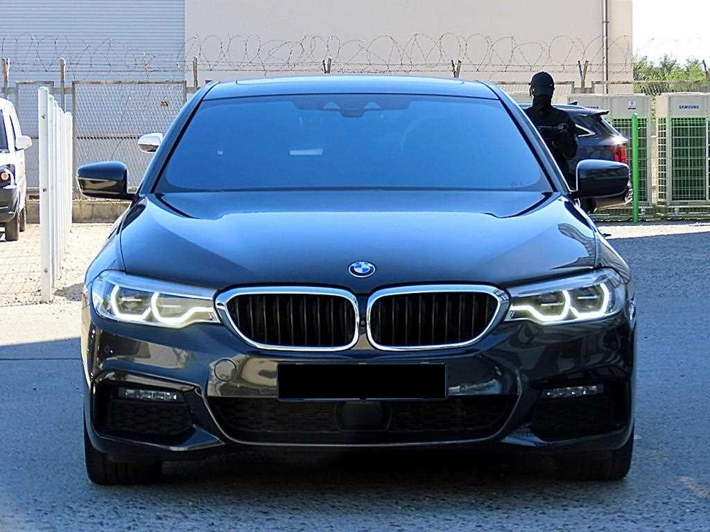 BMW 5-Series — photo 01
