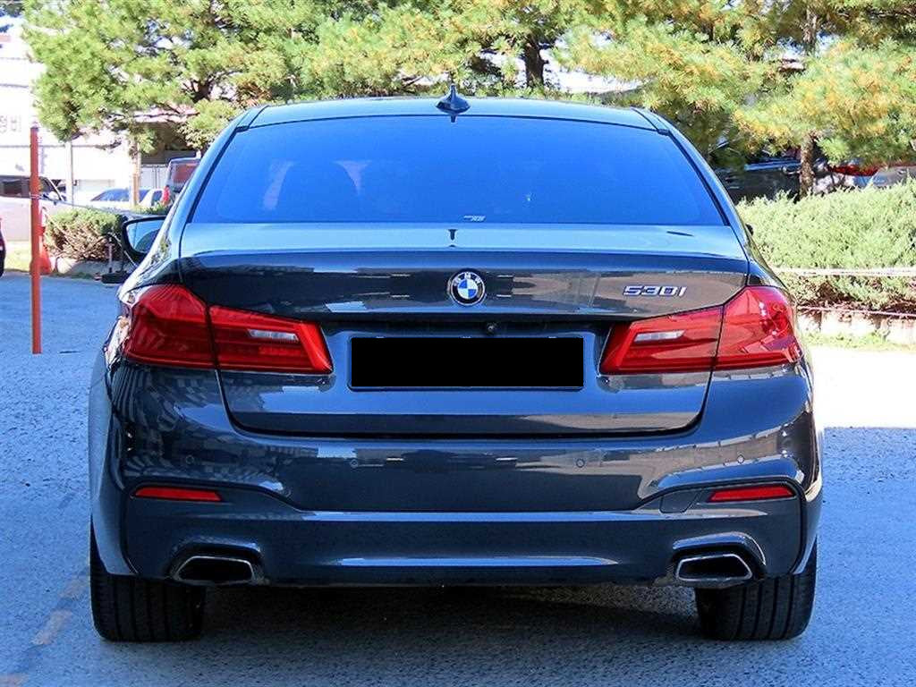BMW 5-Series — photo 04